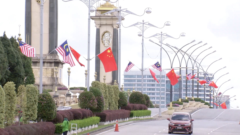 ¡Kuala Lumpur Vibra con la Visita del Presidente Xi! video poster