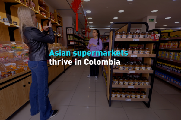 Los supermercados asiáticos traen sabores de fusión a Colombia video poster