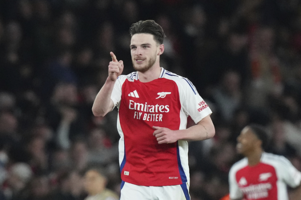 ¡La magia de los tiros libres de Rice impulsa al Arsenal a un triunfo por 3-0!