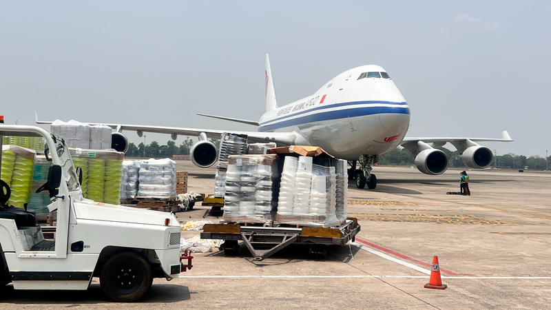 El quinto envío de ayuda de emergencia aterriza en Myanmar
