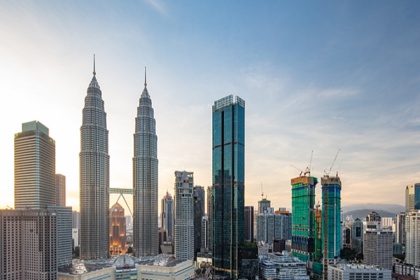 Xi_Jinping_aterriza_en_Kuala_Lumpur_para_una_visita_de_Estado video poster
