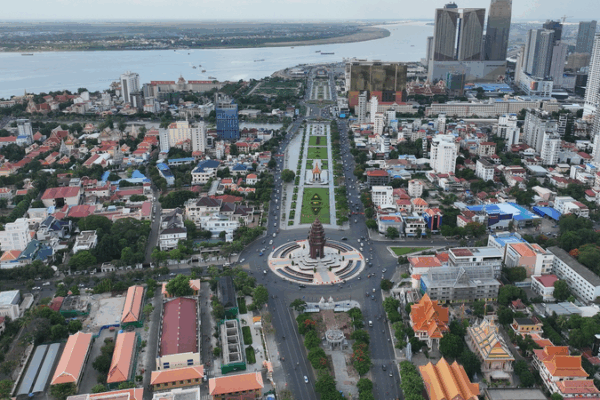 Xi Jinping llega a Phnom Penh para fortalecer lazos con Camboya Xi_Jinping_llega_a_Phnom_Penh_para_fortalecer_lazos_con_Camboya