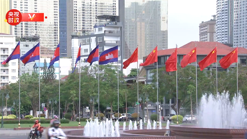 Xi_Jinping_llega_a_Phnom_Penh_para_visita_oficial_a_Camboya