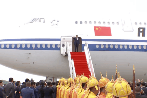 Xi_concluye_visita_a_Camboya_con_una_gran_despedida video poster