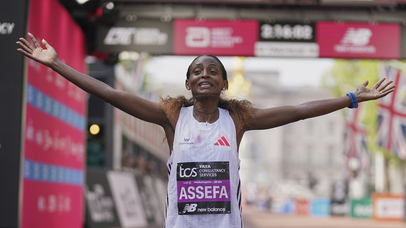 Assefa de Etiopía rompe récord femenino en maratón de Londres