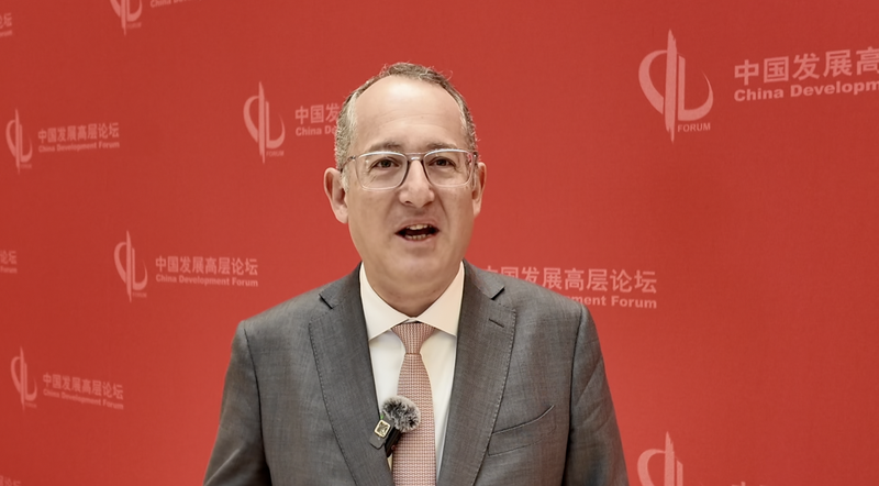 La inversión china impulsa la revolución de energía verde en Europa video poster