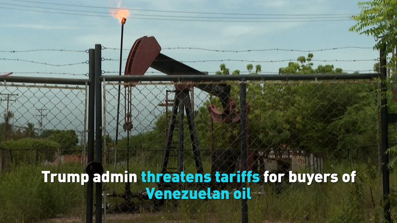 La administración de Trump amenaza con aranceles a los compradores de petróleo venezolano video poster