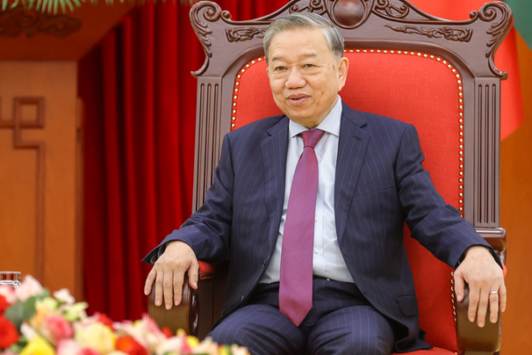 ¡La visita de Xi marca una nueva era para las relaciones Vietnam-China!