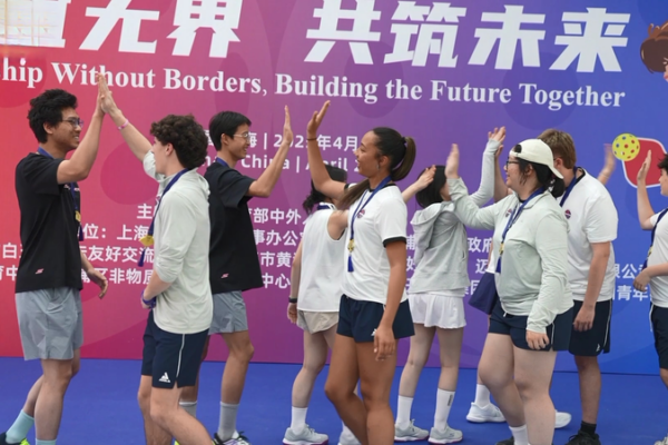 El pickleball provoca un intercambio cultural en Shanghái video poster
