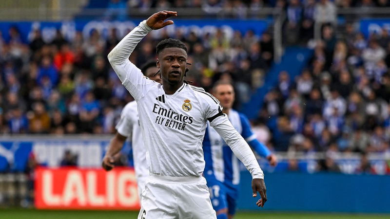 El Real Madrid triunfa con 10 hombres, 1-0 sobre Alavés