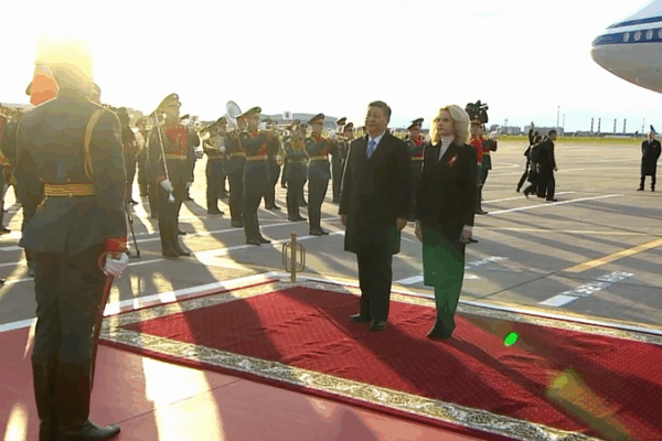 Xi Jinping llega a Moscú en medio de una gran bienvenida Xi Jinping llega a Moscú en medio de una gran bienvenida video poster