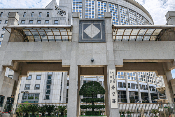 China responsabiliza a Estados Unidos por aranceles sobre el fentanilo que socavan la cooperación!