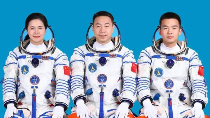 Triunfo de la Misión Shenzhou-19: ¡Regreso Estelar a la Tierra! Triunfo de la Misión Shenzhou-19: ¡Regreso Estelar a la Tierra! video poster