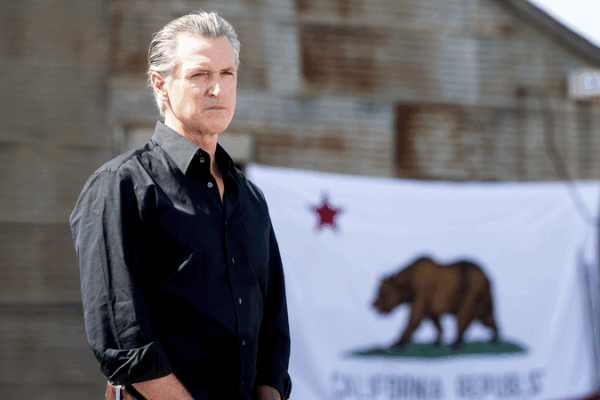 El Gobernador de California advierte 'Código Rojo' por altos aranceles