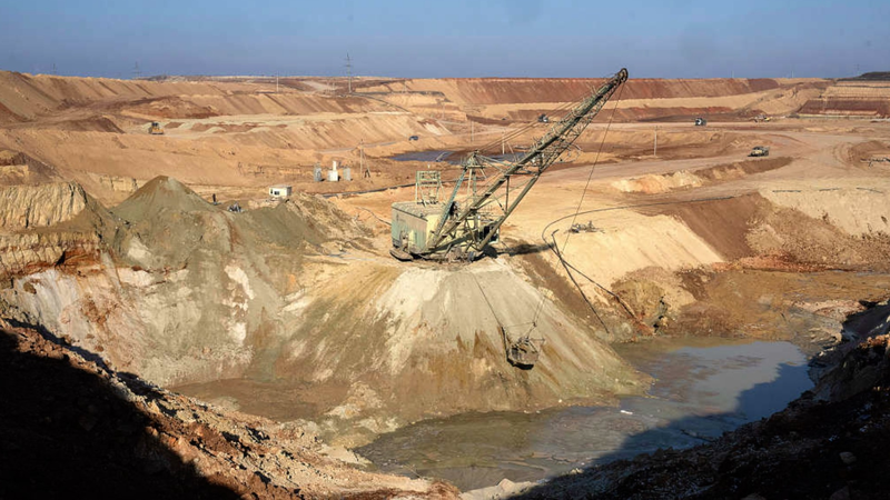 Estados Unidos y Ucrania firman acuerdo de minerales que impulsa el crecimiento económico video poster