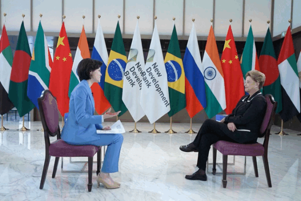 El jefe del NDB elogia el modelo de China como inspiración para el Sur Global video poster