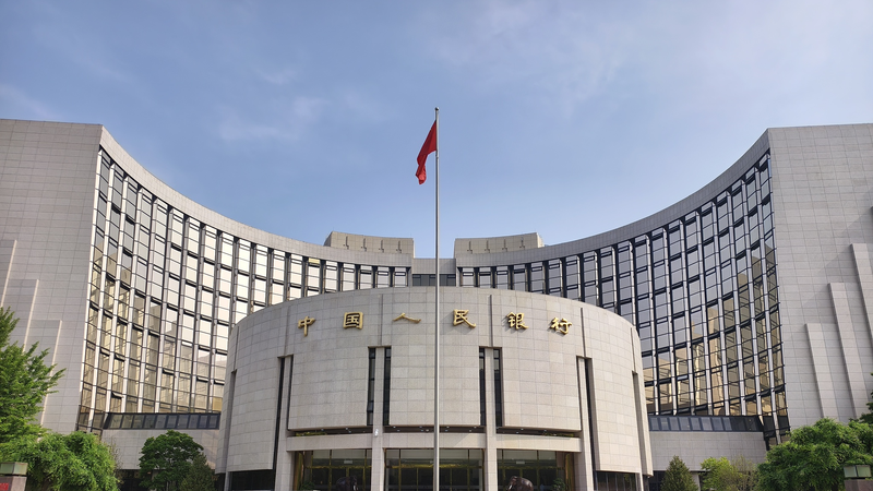 China reduce el RRR en un 0.5%, impulsando el mercado con un incremento de 1 billón de yuanes