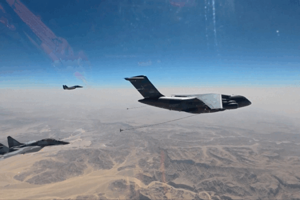 China y Egipto se elevan en un entrenamiento conjunto histórico de la Fuerza Aérea China y Egipto se elevan en un entrenamiento conjunto histórico de la Fuerza Aérea video poster