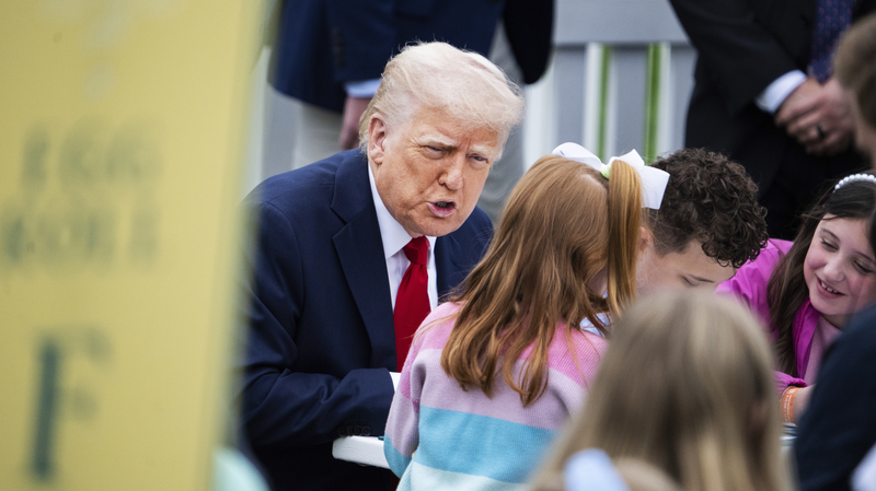 Turbulencia Arancelaria: '2 Muñecas vs 30' de Trump Sacude el Mundo de los Juguetes video poster