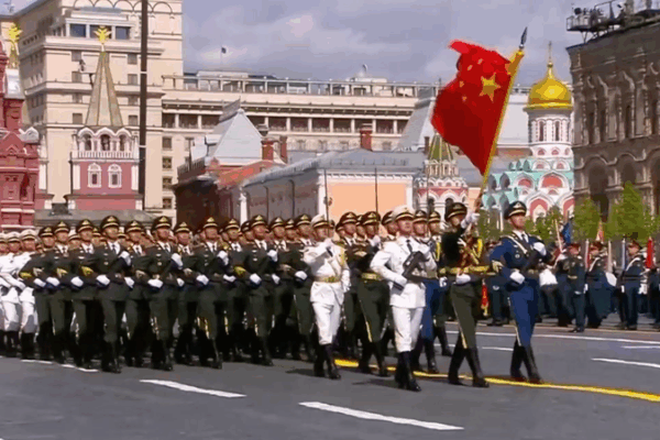 La Guardia de Honor del EPL Brilla en el Desfile de Moscú video poster