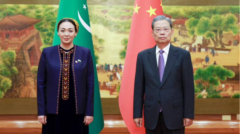 Impulso a Vínculos Estratégicos: Legislador de China se Reúne con Presidenta de Turkmenistán