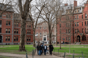 La decisión de Trump detiene nuevas inscripciones internacionales en Harvard