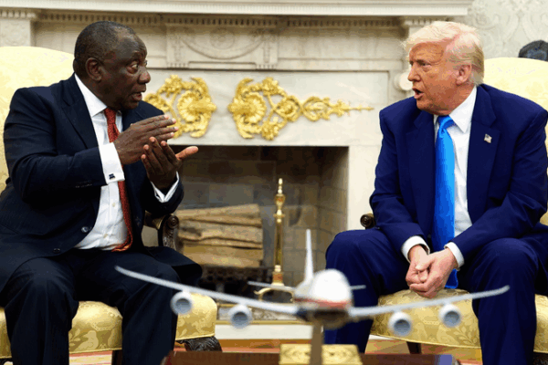 Trump enfrenta al líder de SA por acusaciones de conspiración video poster
