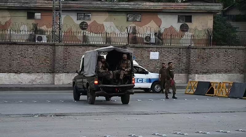 Pakistán e India acuerdan un alto el fuego inmediato video poster