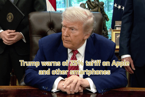 Trump amenaza con un arancel del 25% a Apple y fabricantes de teléfonos inteligentes video poster
