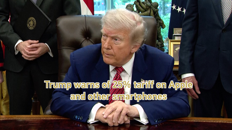 Trump amenaza con un arancel del 25% a Apple y fabricantes de teléfonos inteligentes video poster