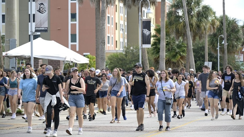 EE.UU. Endurece Políticas de Visas para Estudiantes Chinos: Impacto en los Campus Acecha