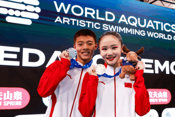 Las estrellas de natación artística de China ganan doble plata Las estrellas de natación artística de China ganan doble plata