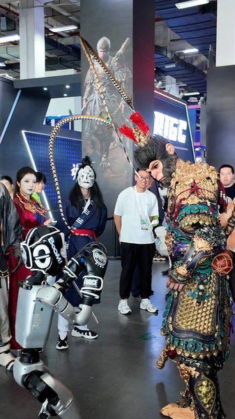 El mito se encuentra con la máquina: enfrentamiento futurista en Hangzhou video poster