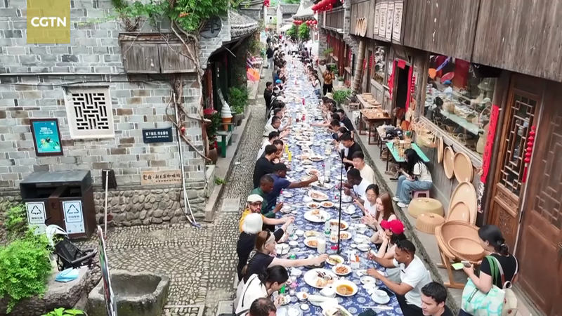 Qiantong Ancient Town: Un festín de tofu y cultura video poster