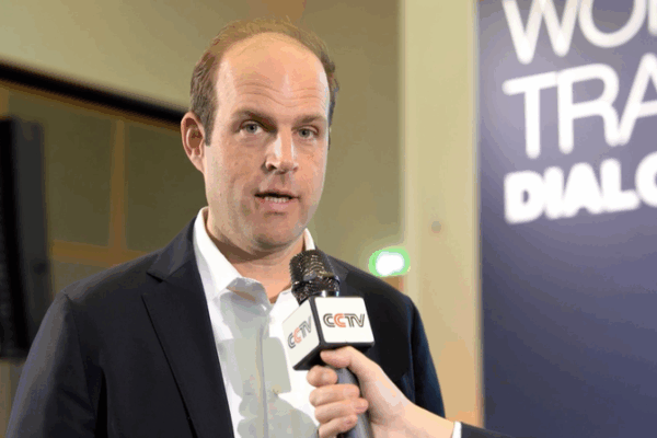 China impulsa el transporte marítimo global pese a los aranceles de EE.UU. video poster