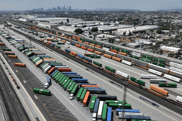 Harris, Yellen y líderes empresariales desafían los aranceles de Trump