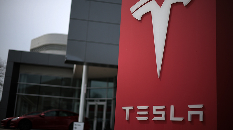 La junta de Tesla explora transición de CEO en medio de desafíos de mercado