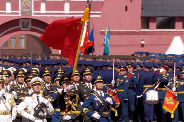 Xi Saluda al EPL en el Desfile del Día de la Victoria de Moscú Xi Saluda al EPL en el Desfile del Día de la Victoria de Moscú video poster