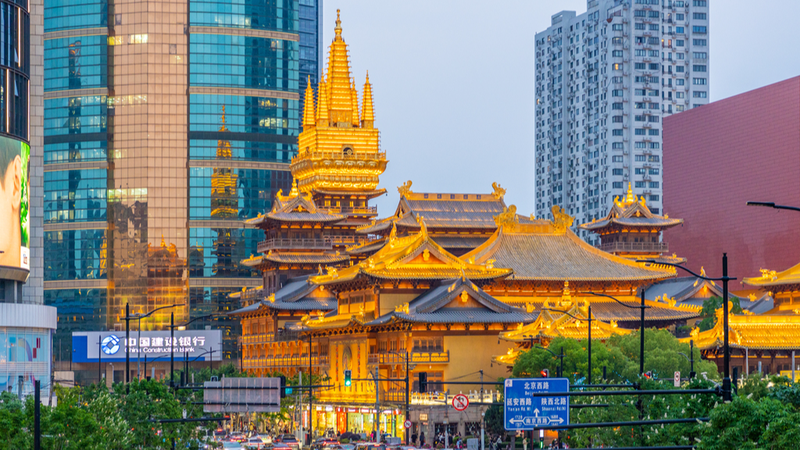 El Templo Jing'an de Shanghái brilla con su encanto histórico