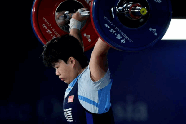 Yang y Liao rompen récords en el Campeonato Asiático de Halterofilia