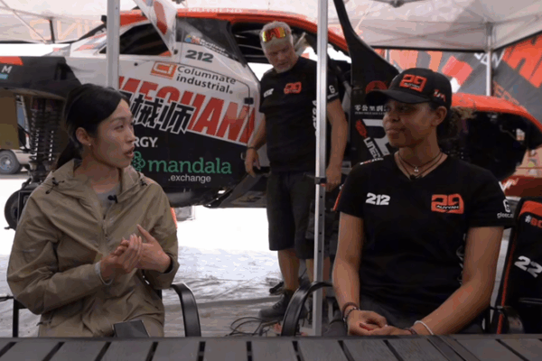 Aliyyah_Koloc_Brilla_en_el_Rally_Taklimakan_2025 video poster