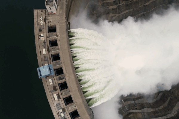 China aboga por represas inteligentes ante riesgos climáticos en aumento video poster