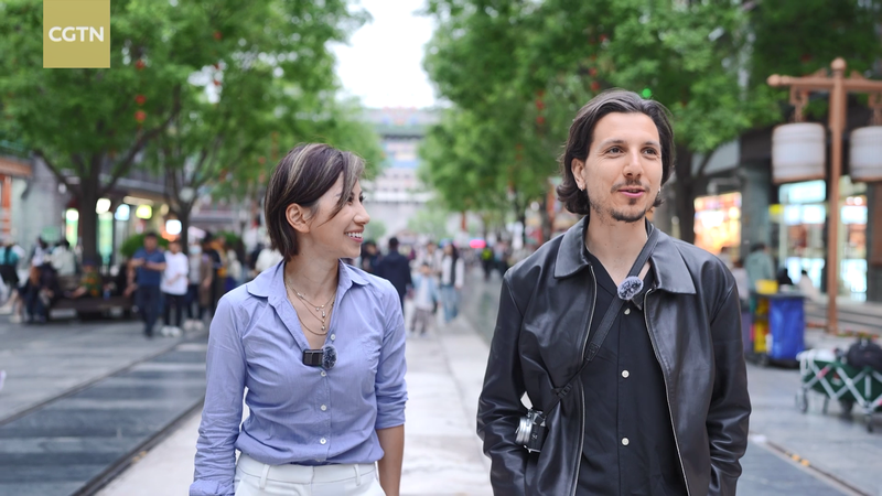 El viaje sentimental de Anson Seabra en Pekín video poster