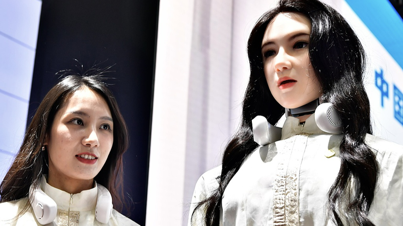 Robots biónicos se roban el espectáculo en la Cumbre Digital de China Robots biónicos se roban el espectáculo en la Cumbre Digital de China