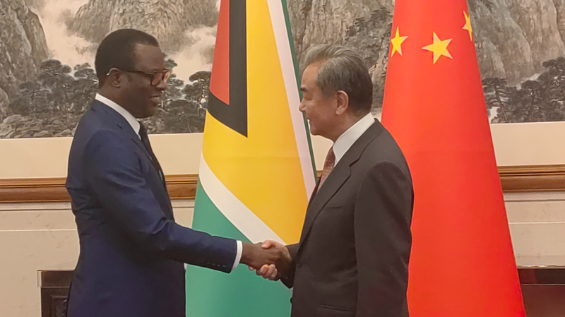 Diplomáticos de China y Guyana se reúnen en Pekín