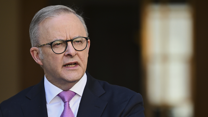 Xi Felicita a Albanese por su Reelección