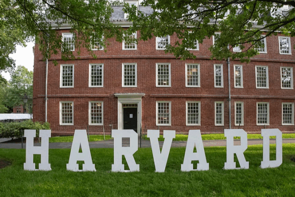 Trump exige un límite del 15% de estudiantes extranjeros en Harvard