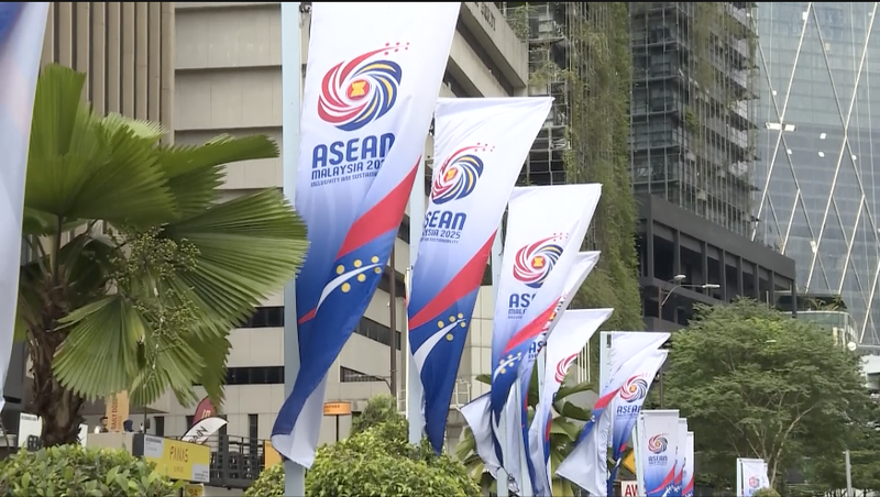 Cumbre_de_Libre_Comercio_Une_a_ASEAN__GCC_y_China_en_Kuala_Lumpur video poster