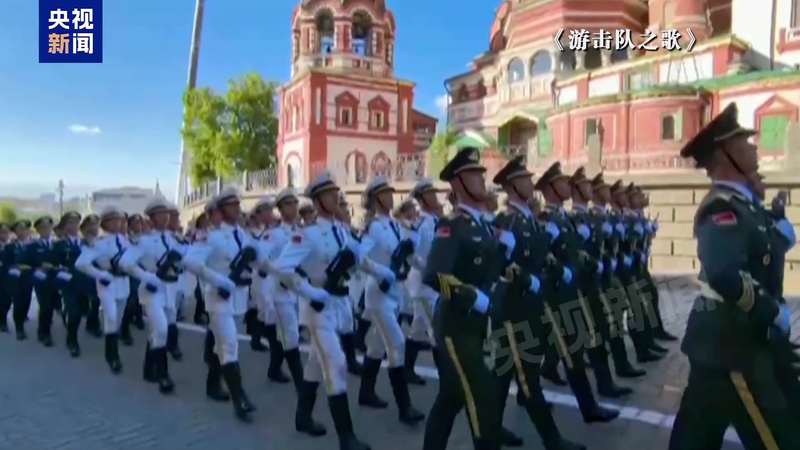 Canciones Resonantes Llenan la Plaza Roja de Moscú en la Gran Conmemoración de la Segunda Guerra Mundial video poster