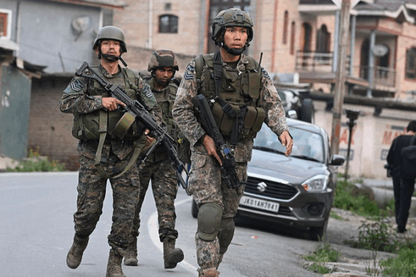 El Conflicto de Cachemira se Intensifica: Intercambio de Fuego Desata Nuevas Tensiones El_Conflicto_de_Cachemira_se_Intensifica__Intercambio_de_Fuego_Desata_Nuevas_Tensiones